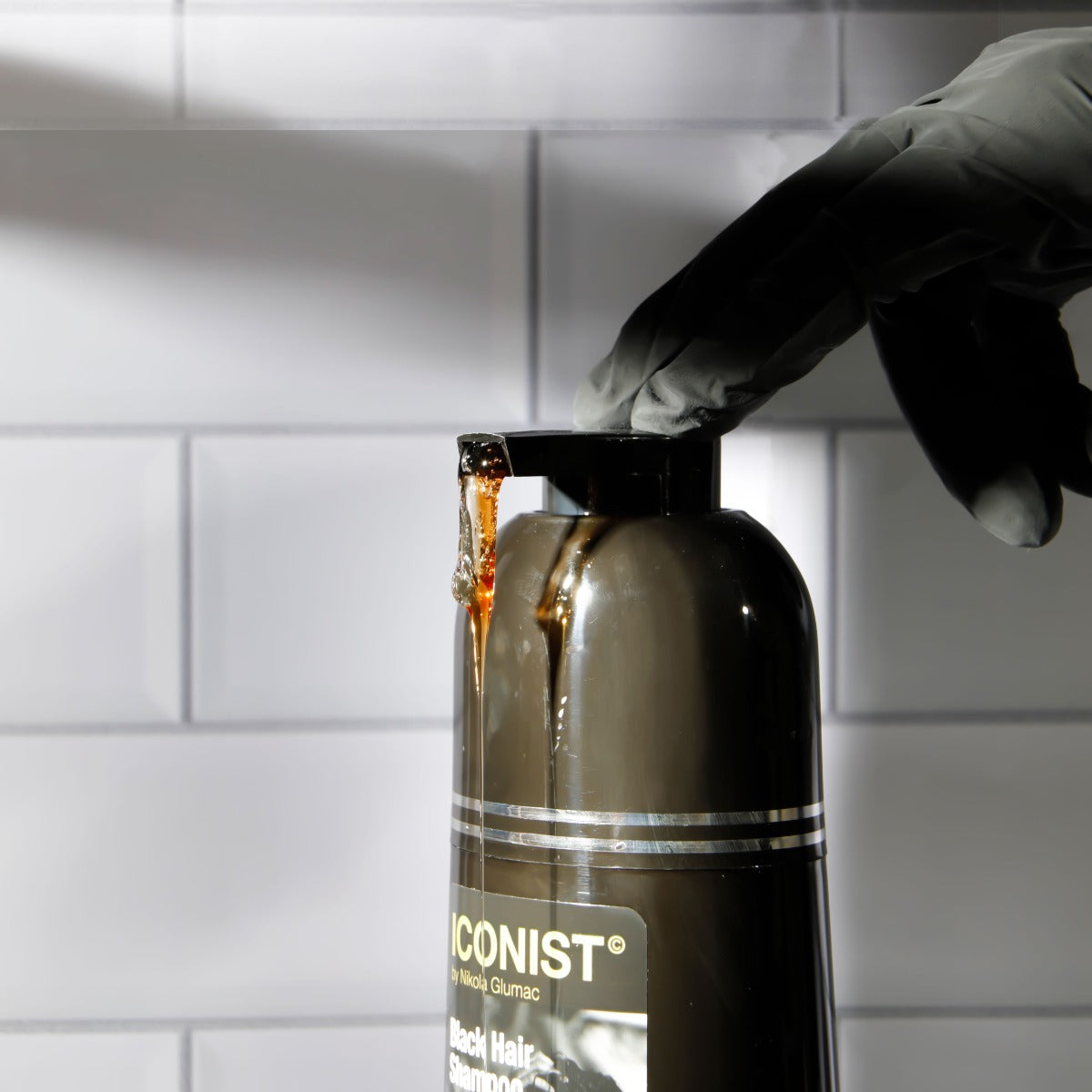 ICONIST Champú para cabello castaño de Nikola Glumac